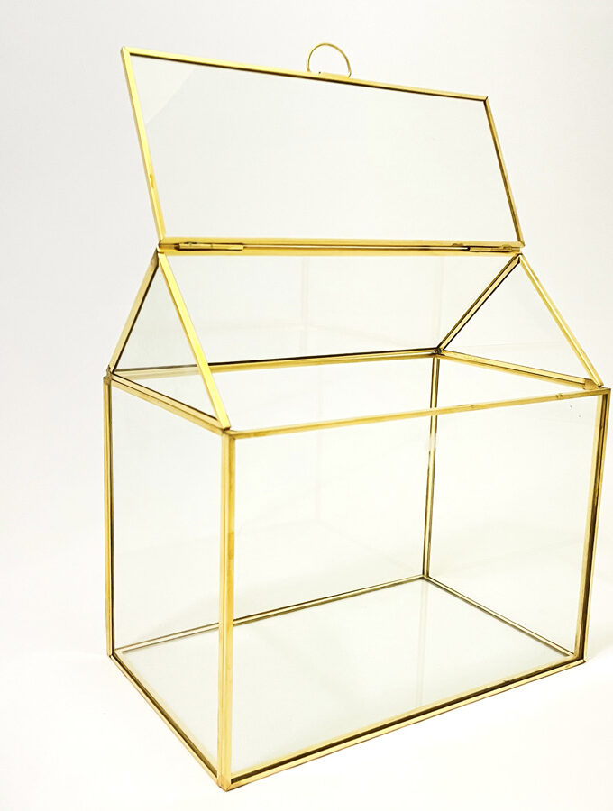 Skleněná truhla domeček se zlatým okrajem