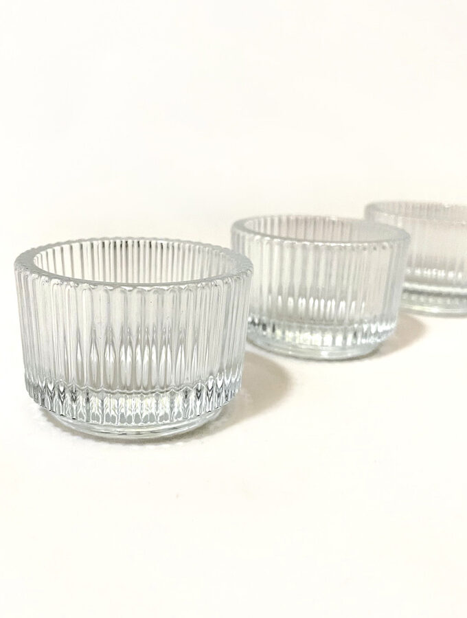 Skleněný svícen vroubkovaný na čajovou svíčku